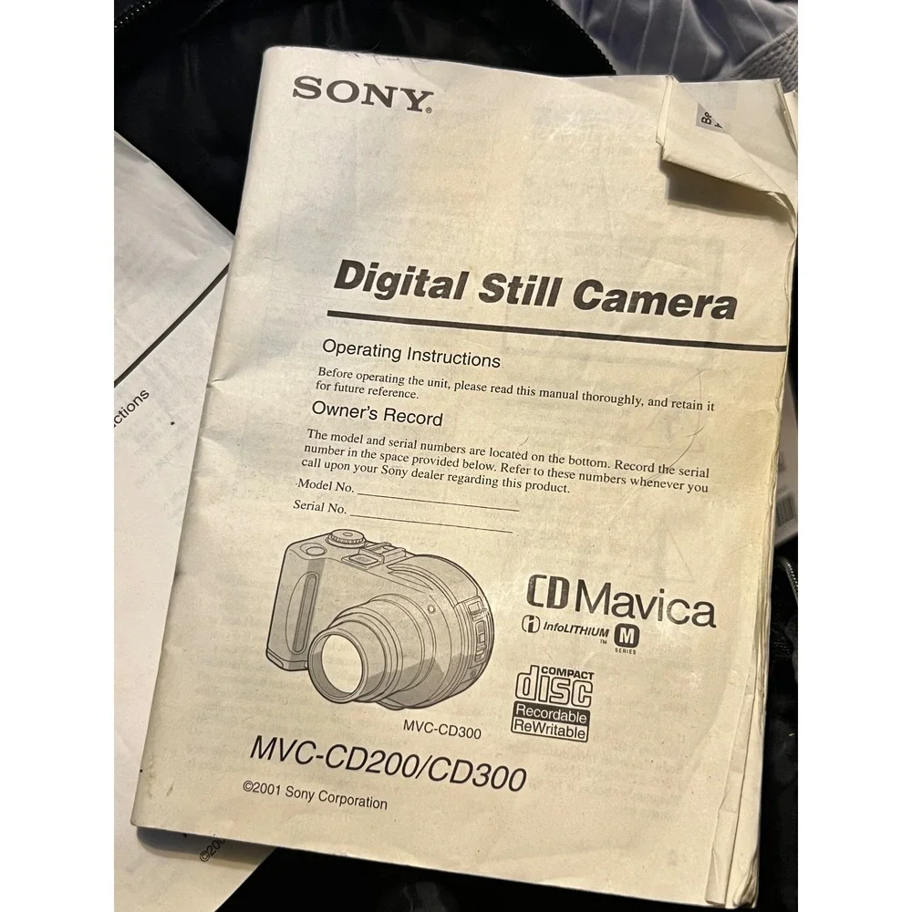 Sony‎ Mavica MVC-CD300 Digital Camera CD 2.1MP 3x Optical Zoom w/Accessories